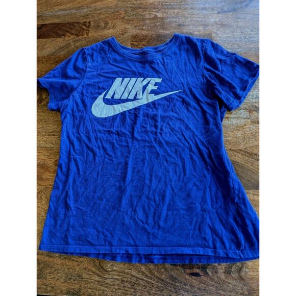 The Nike Tee Shirt Women's Medium Sports Athletic Purple Size Medium Swoosh. EUC - Picture 1 of 8